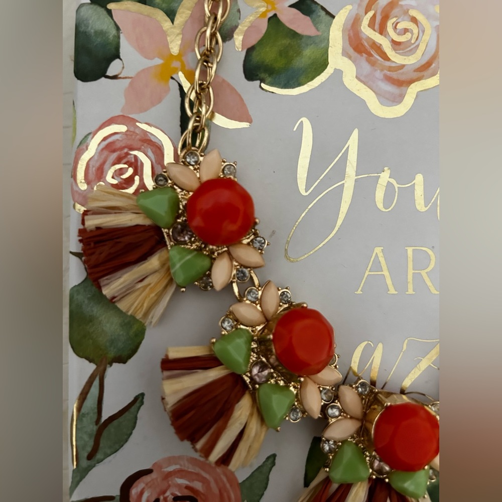 DONATED: LEE Statement Necklace - Picture 3 of 5